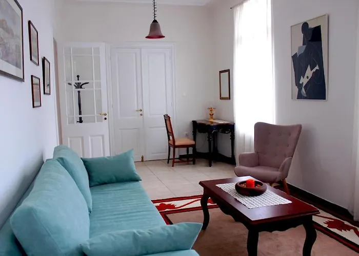 Calliope\'S Neoclassical Home In The Heart Of Plaka