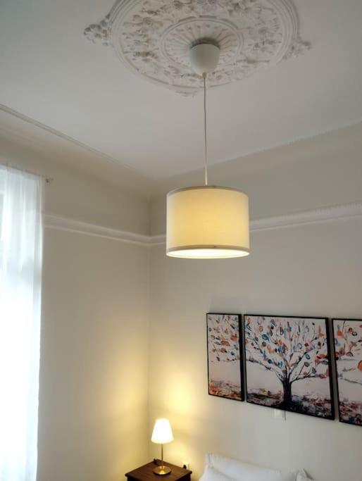 Calliope's Neoclassical In The Heart Of Plaka Apartment