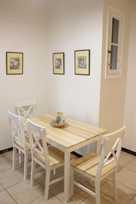 Calliope's Neoclassical In The Heart Of Plaka