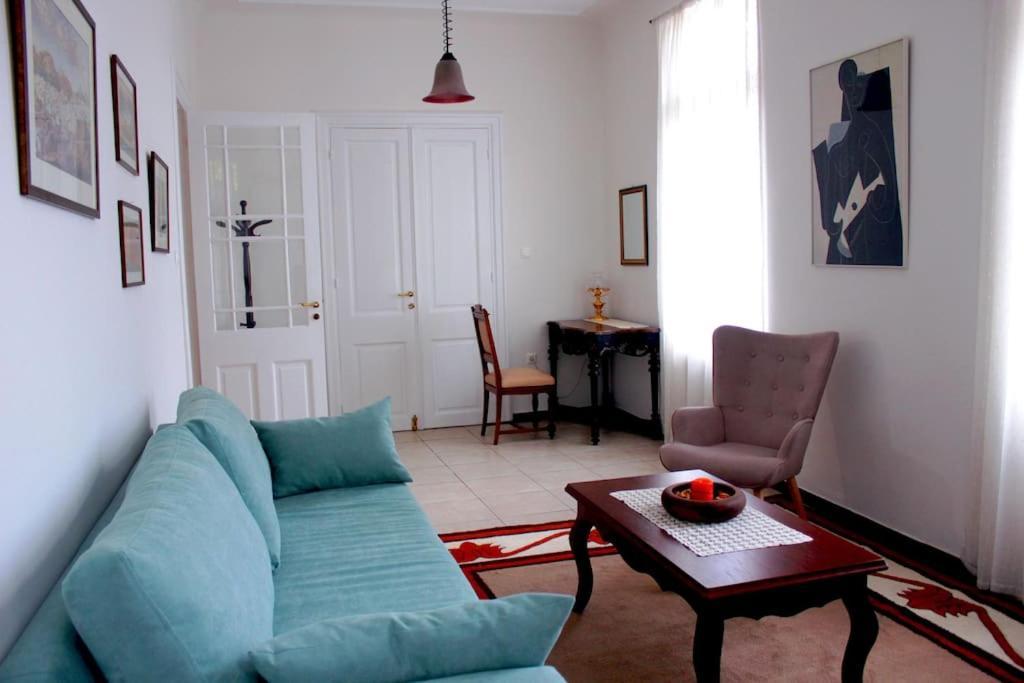 Calliope's Neoclassical In The Heart Of Plaka Apartment